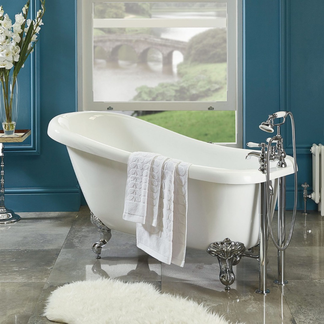Freestanding bath