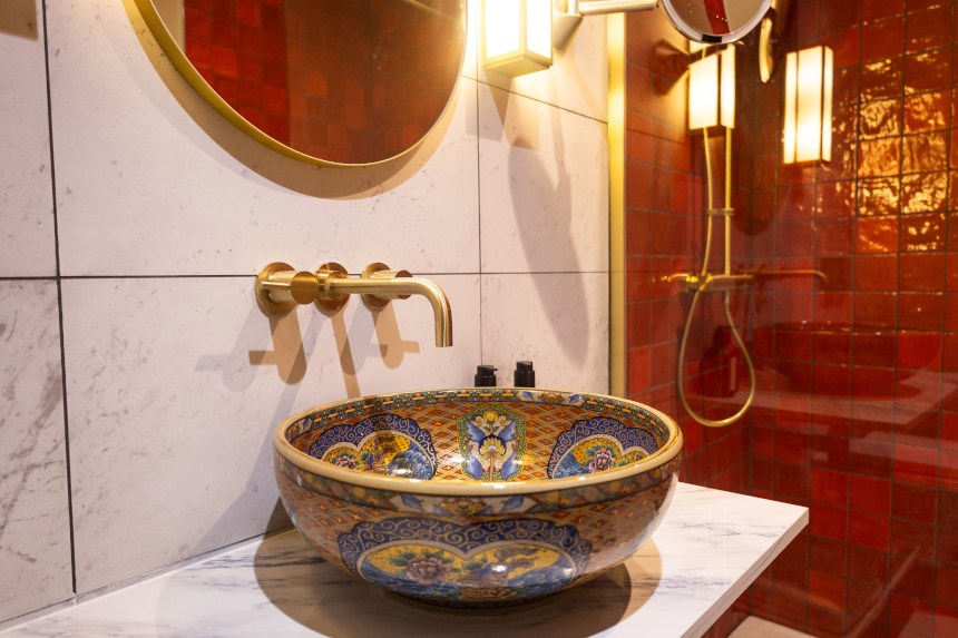 Double Retreat bathroom